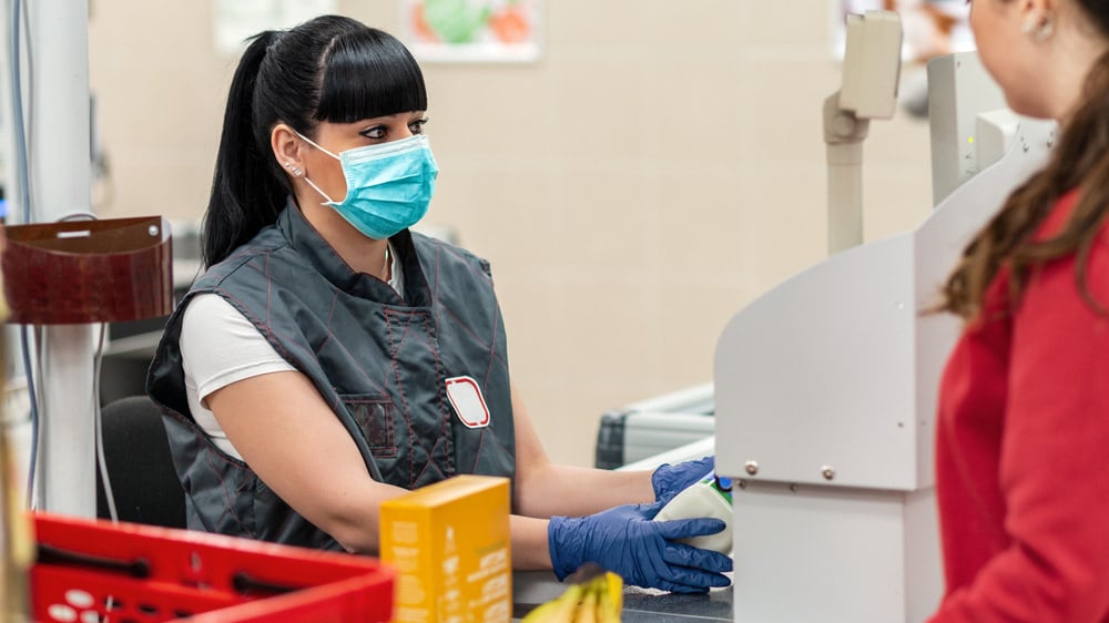 Darbinieki klātienē aizvien varēs strādāt tikai ar darba devēja ...