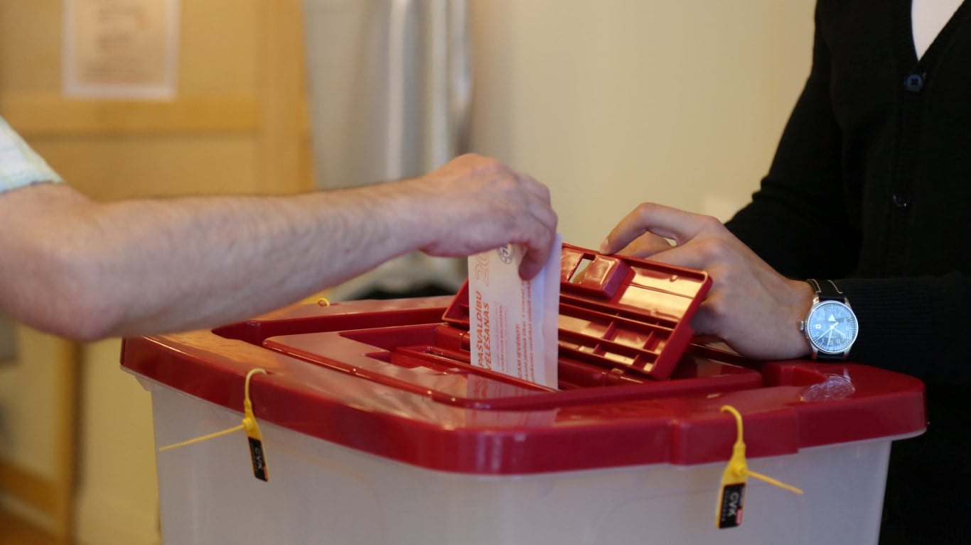 Vēlētāji vēl nedēļu var pieteikt 14.Saeimas balsošanas iecirkņu ...