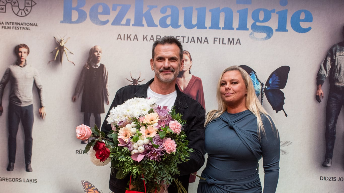 Dziedātāja Linda Leen iziet sabiedrībā ar jaunu pavadoni. Kas viņš ir? —  Santa