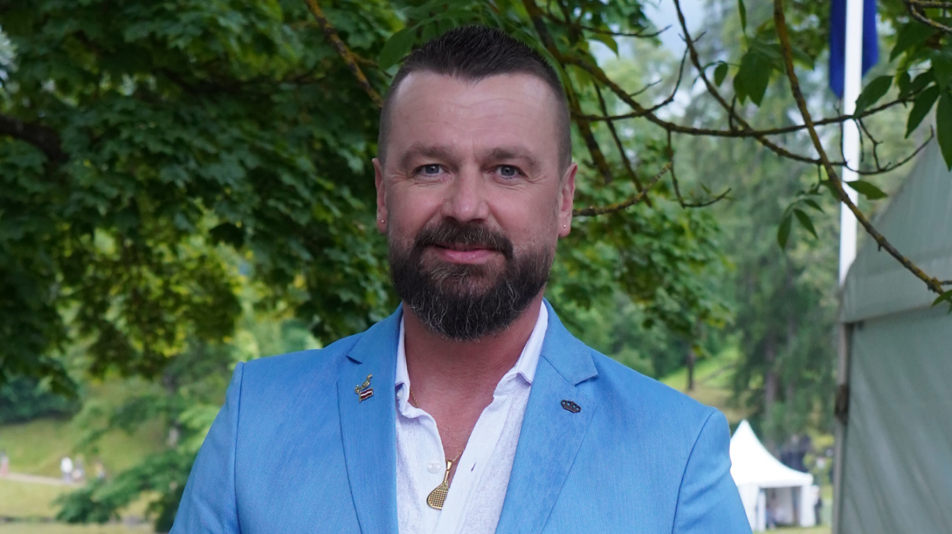 Simsons par cīņu ar depresiju. Viss notika, kad sākās karš un pazaudēju  darbu — Santa