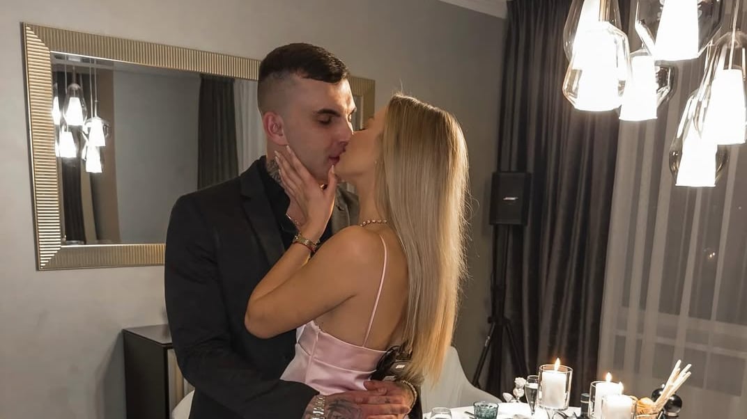 FOTO: Šova fani atmasko Endziņu un Bokāni? Kāda dāma pamanījusi ļoti  aizdomīgu detaļu — Santa